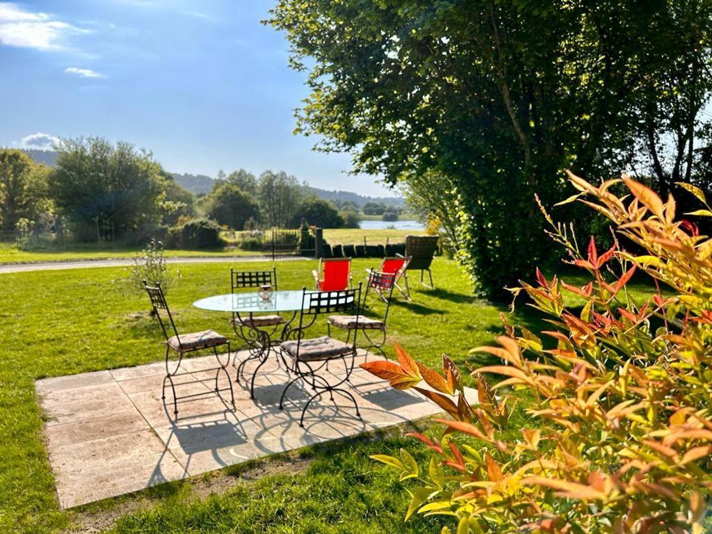 Le Bouddha Du Lac Saint-Germain-de-Tallevende Exteriör bild